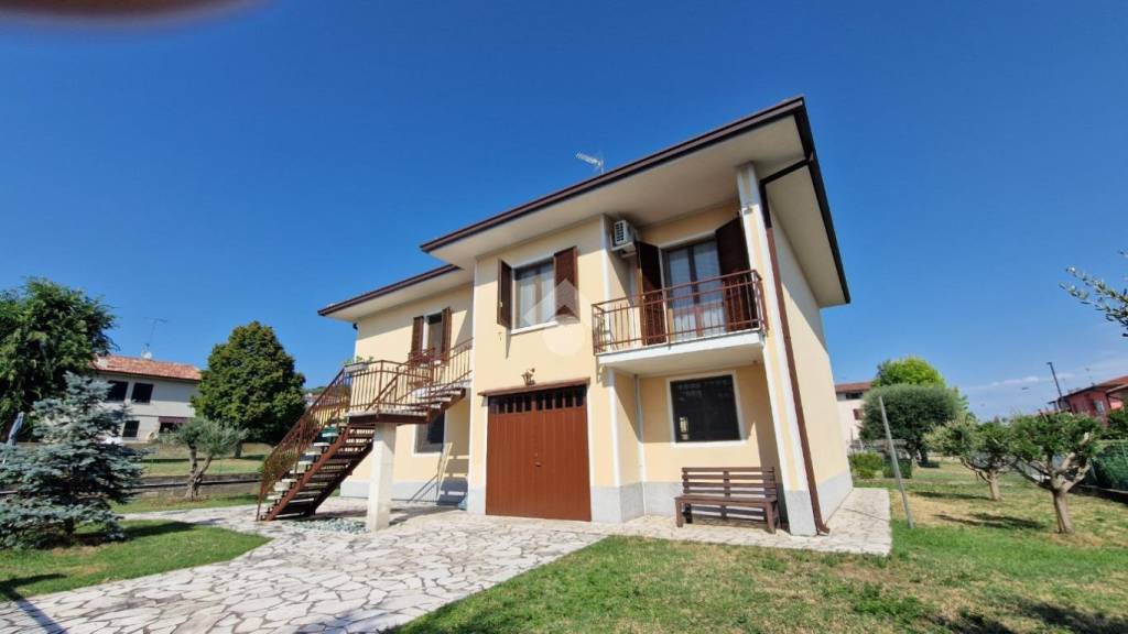 casa indipendente in vendita a Cavriana
