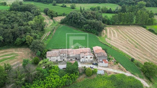 casale in vendita a Cavriana