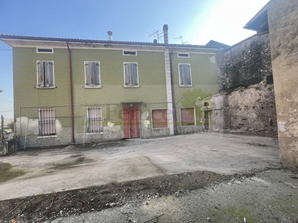 casale in vendita a Cavriana