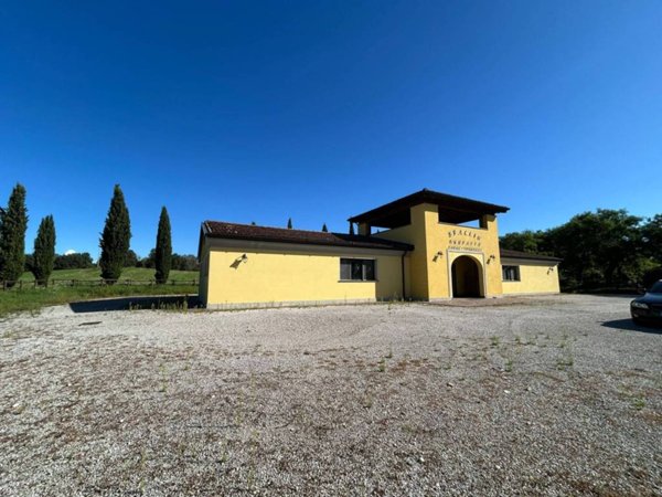 locale commerciale in vendita a Cavriana