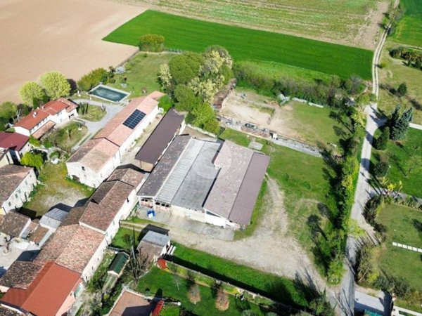 locale commerciale in vendita a Cavriana