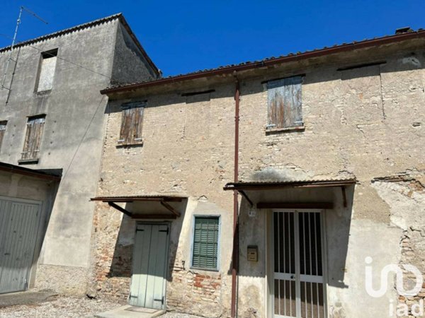 casa indipendente in vendita a Ceresara