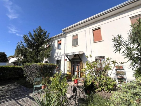casa indipendente in vendita a Ceresara in zona Villa Cappella
