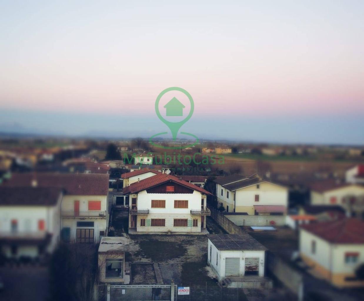 casa indipendente in vendita a Ceresara