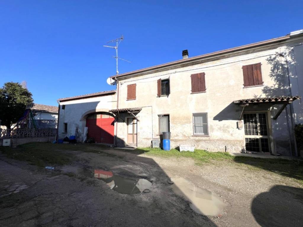 casa indipendente in vendita a Ceresara in zona Villa Cappella