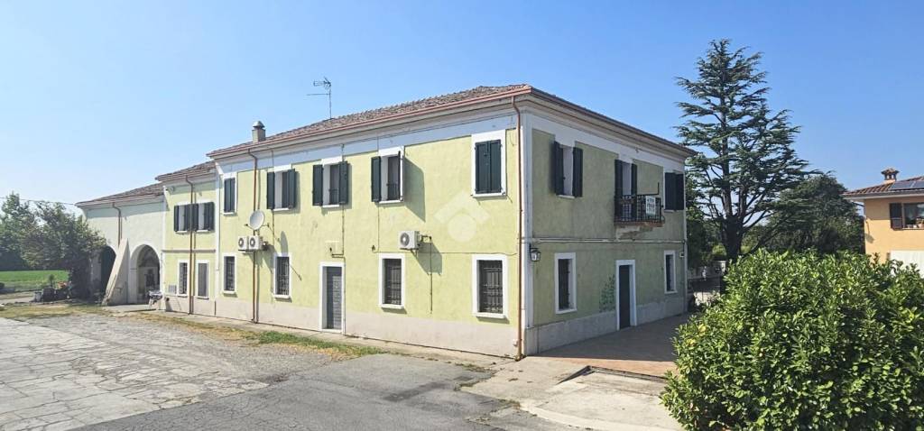 casa indipendente in vendita a Ceresara in zona Villa Cappella