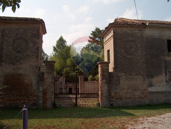 casale in vendita a Ceresara