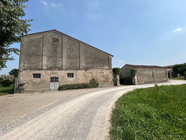 casa indipendente in vendita a Ceresara in zona Villa Cappella