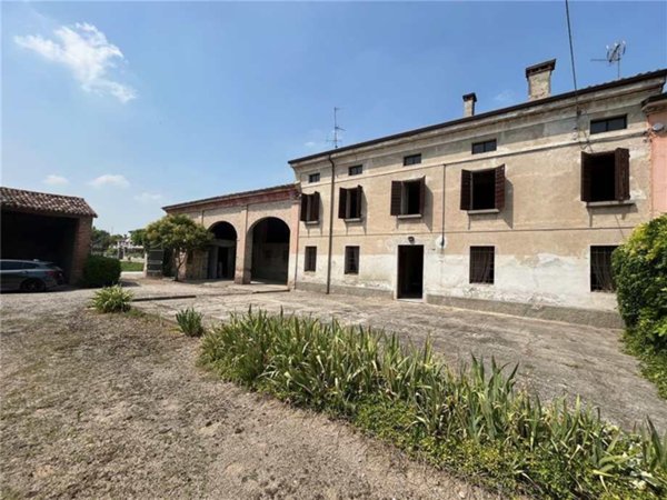 casale in vendita a Ceresara