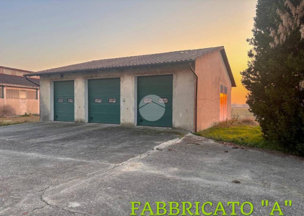locale commerciale in vendita a Ceresara