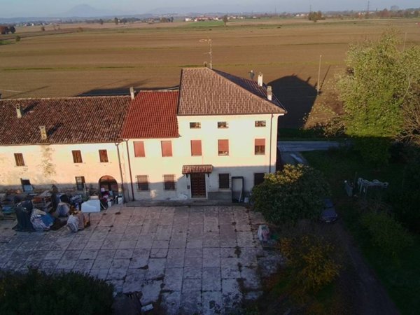 casa indipendente in vendita a Ceresara