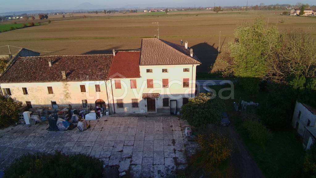 casa indipendente in vendita a Ceresara