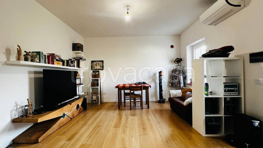 casa indipendente in vendita a Ceresara