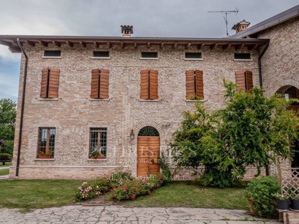 villa in vendita a Ceresara