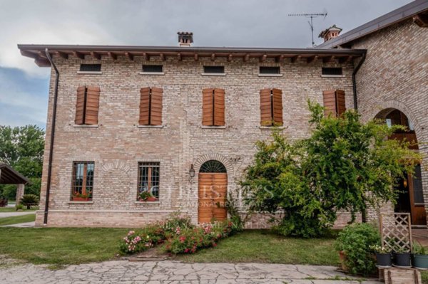 villa in vendita a Ceresara