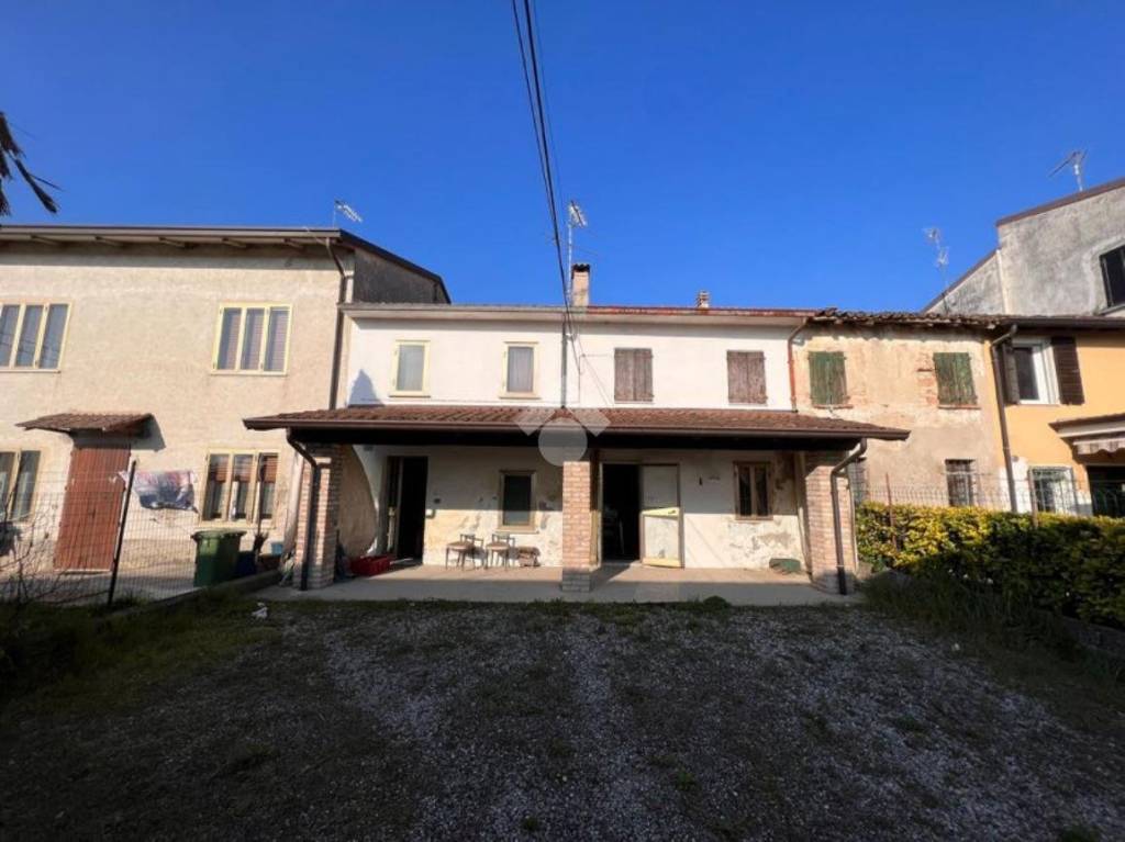 casa indipendente in vendita a Ceresara