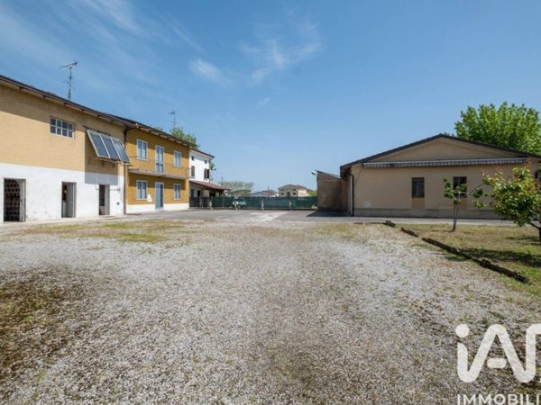 casa indipendente in vendita a Ceresara