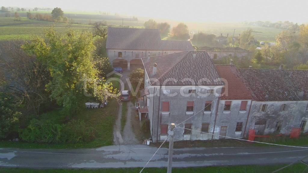 casa indipendente in vendita a Ceresara