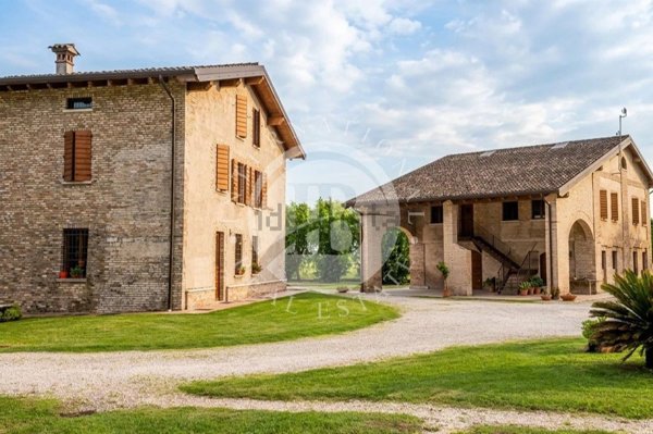 casa indipendente in vendita a Ceresara