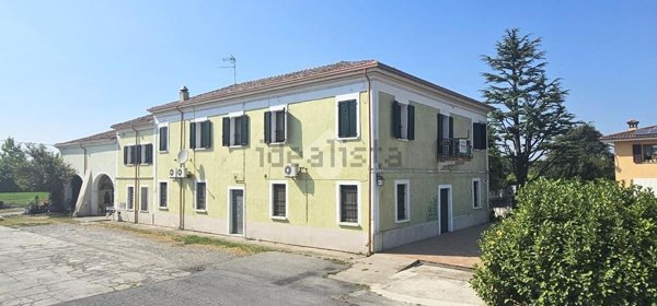 casa indipendente in vendita a Ceresara