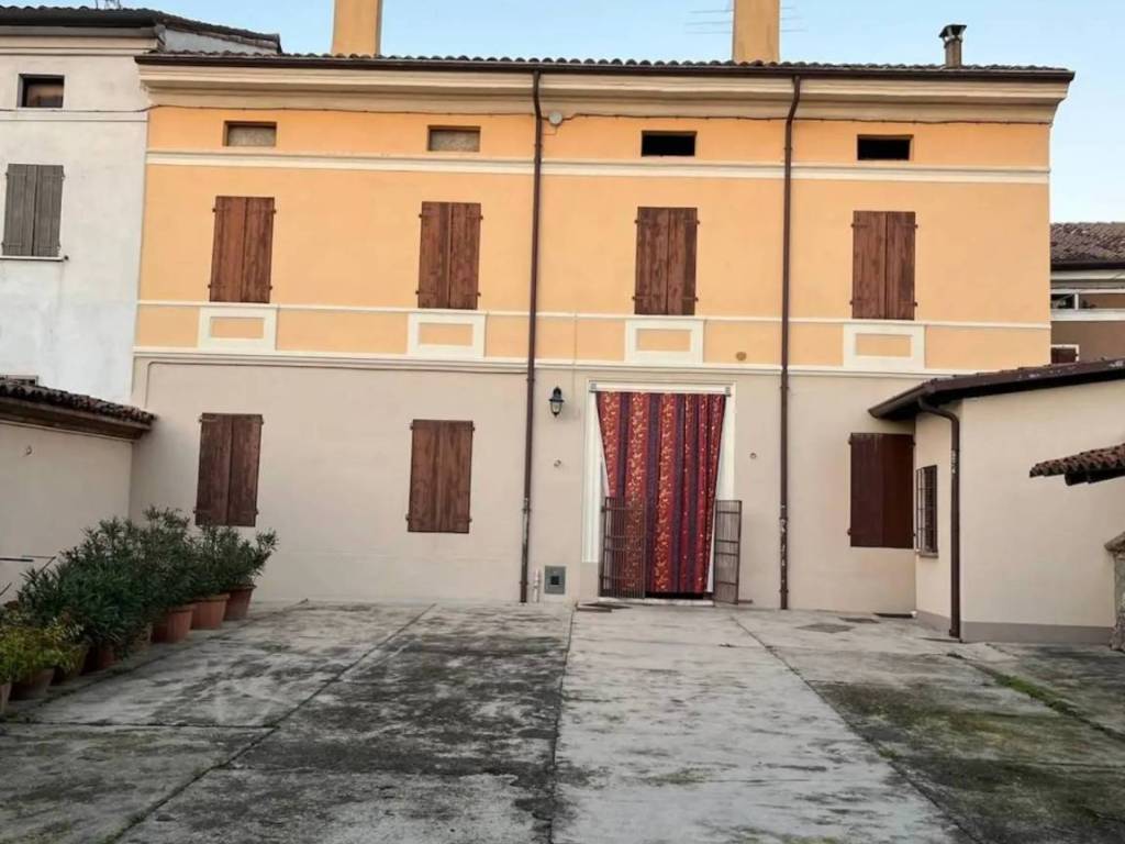 casa indipendente in vendita a Commessaggio