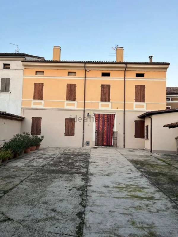 casa indipendente in vendita a Commessaggio