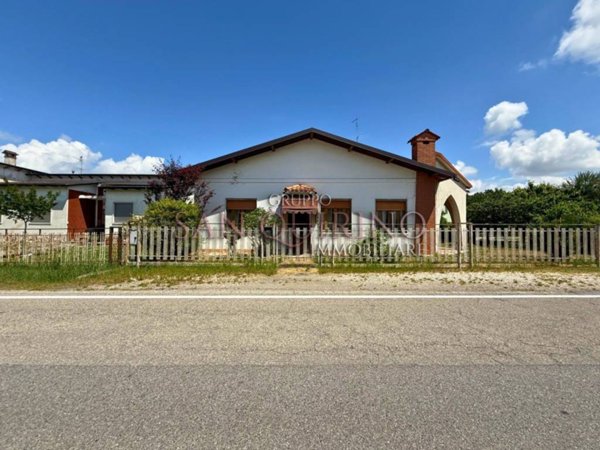casa indipendente in vendita a Commessaggio