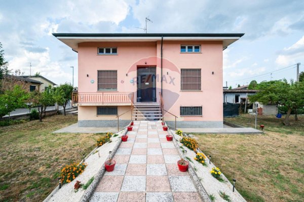 casa indipendente in vendita a Commessaggio