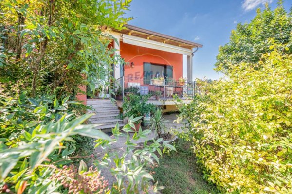 casa indipendente in vendita a Commessaggio