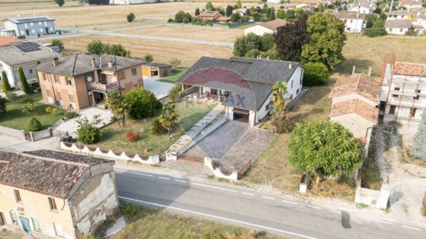 casa indipendente in vendita a Commessaggio