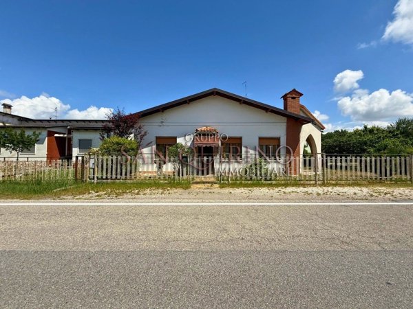 casa indipendente in vendita a Commessaggio