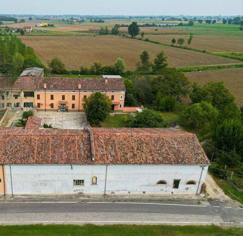 casa indipendente in vendita a Commessaggio