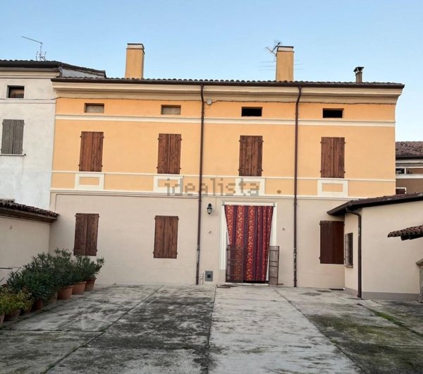 casa indipendente in vendita a Commessaggio