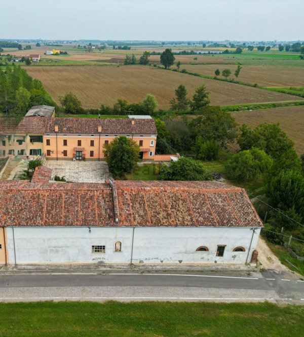 casa indipendente in vendita a Commessaggio
