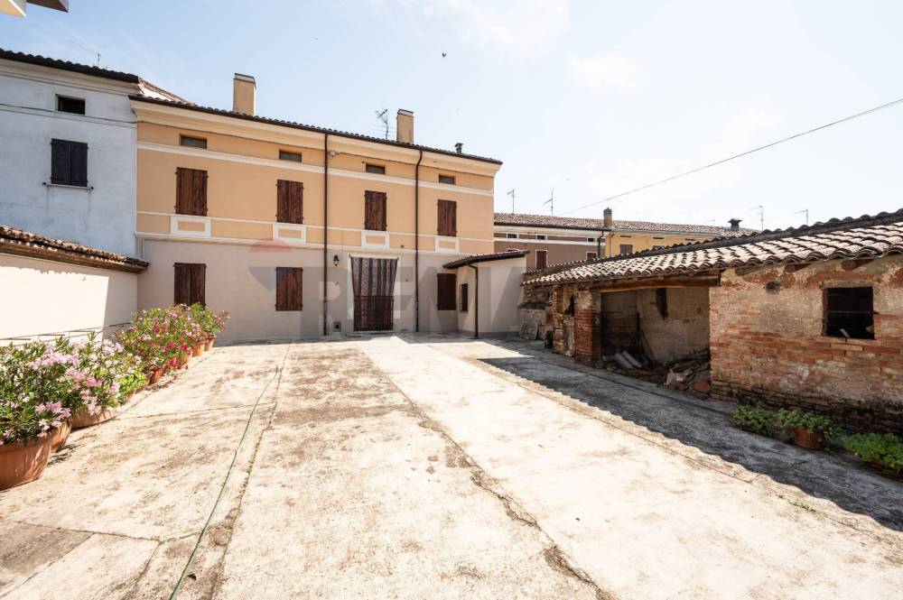 casa indipendente in vendita a Commessaggio