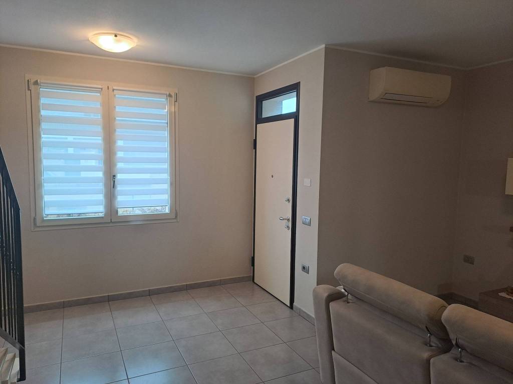 casa indipendente in vendita a Commessaggio