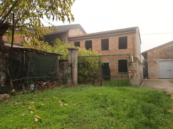 casa indipendente in vendita a Commessaggio