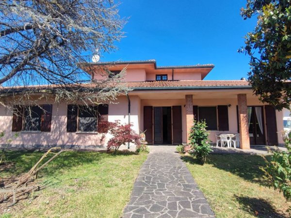 casa indipendente in vendita a Commessaggio