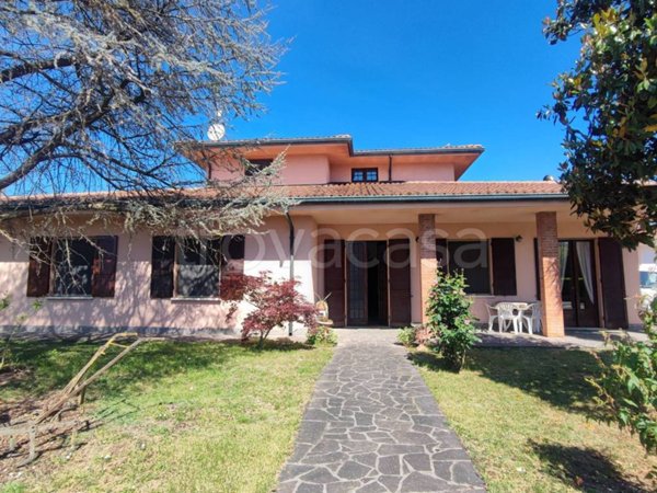 casa indipendente in vendita a Commessaggio