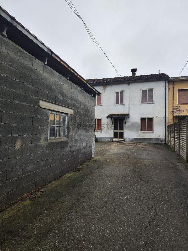 casa indipendente in vendita a Commessaggio in zona Bocca Chiavica