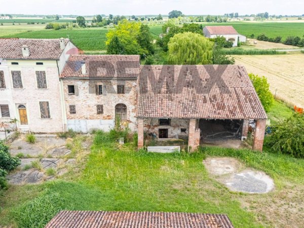 casa indipendente in vendita a Commessaggio