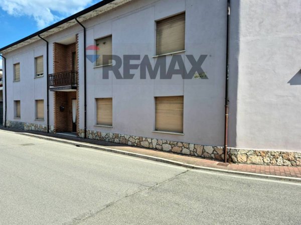 casa indipendente in vendita a Commessaggio