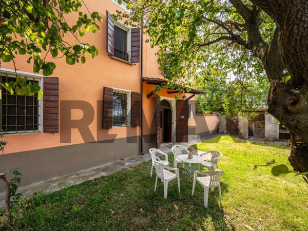 casa indipendente in vendita a Commessaggio in zona Bocca Chiavica