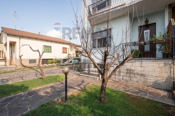 casa indipendente in vendita a Commessaggio