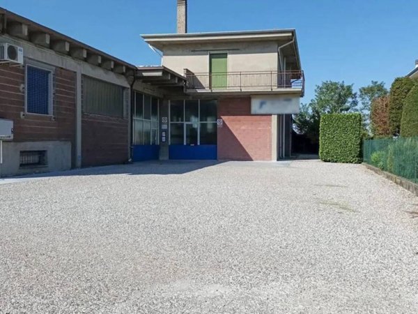 locale commerciale in vendita a Curtatone