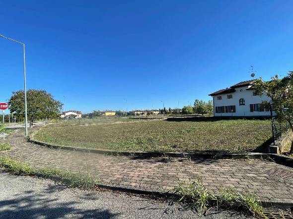 terreno edificabile in vendita a Curtatone