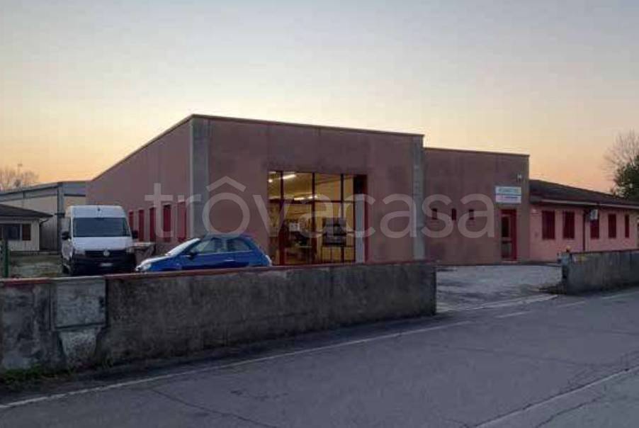 locale commerciale in vendita a Curtatone