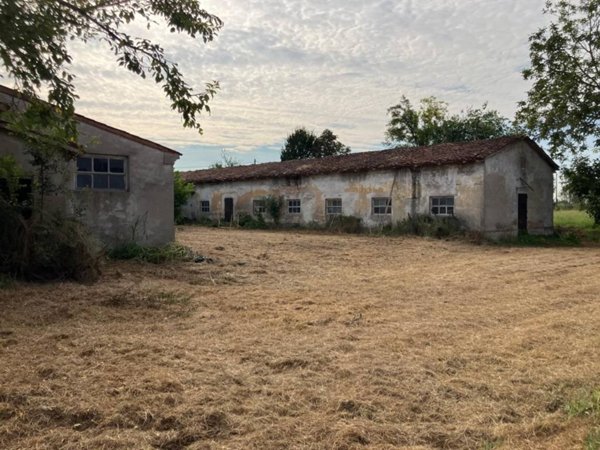 casale in vendita a Curtatone