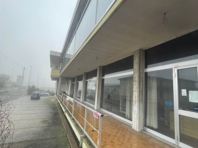 negozio in vendita a Curtatone