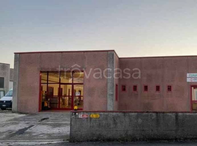 locale di sgombero in vendita a Curtatone